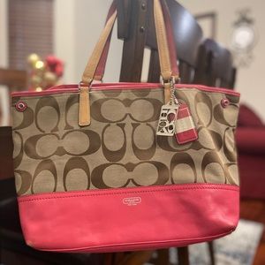 Coach Coral Hamptons Signature Coleen Medium Tote